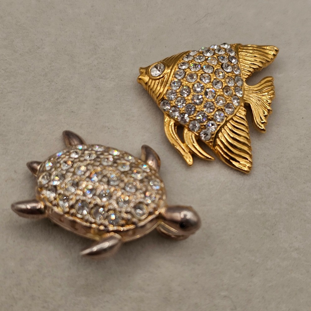 Vintage Rhinestone Turtle and Angel Fish Brooch Pin Set Gold Silver Tone Coastal - Picture 4 of 12